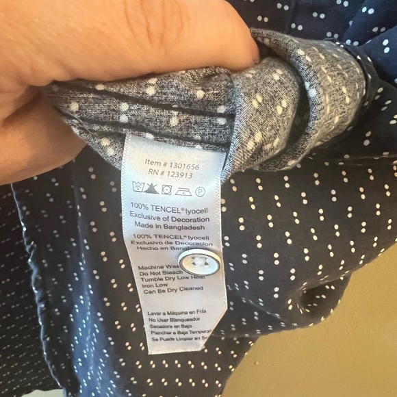 Jach’s girlfriend navy spot cap sleeve tencel button down - Picture 4 of 6